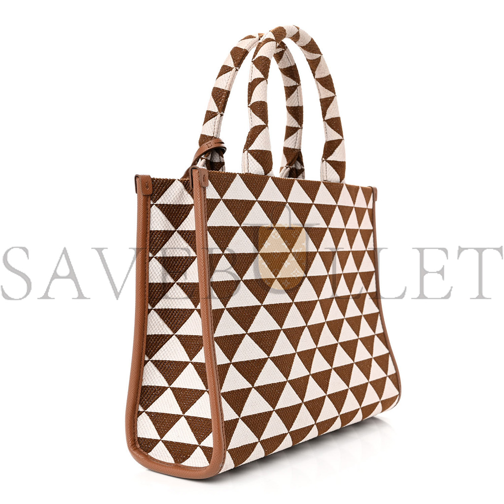 Pra*a jacquard saffiano triangolo symbole embroidered small tote tobacco talco (28*22*9cm)