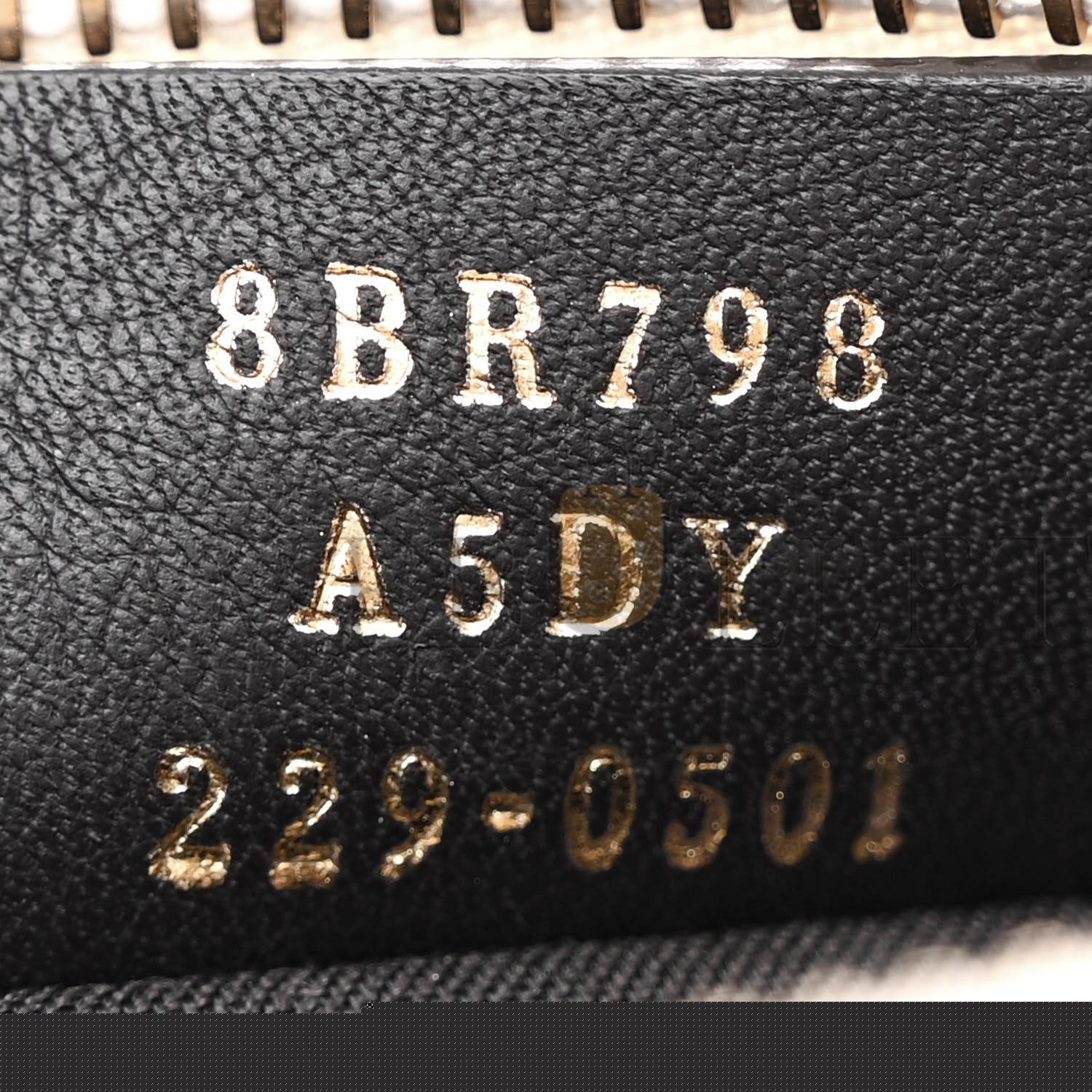 F**di vitello grace matte small F**digraphy hobo bag white ice (28*21*8cm)