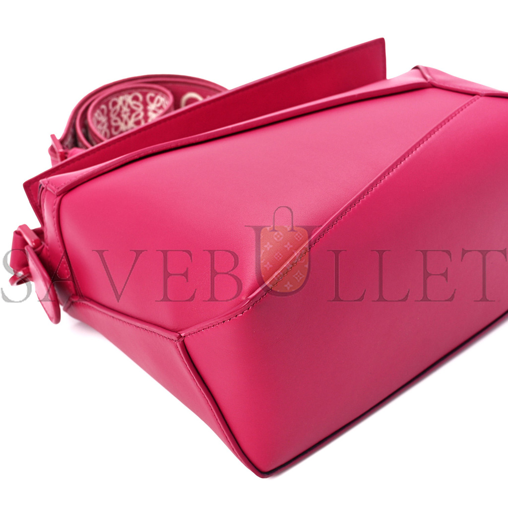 l*ew* satin calfskin monoCh*0me small puzzle edge bag ruby red glaze (24*16.5*10.5cm)