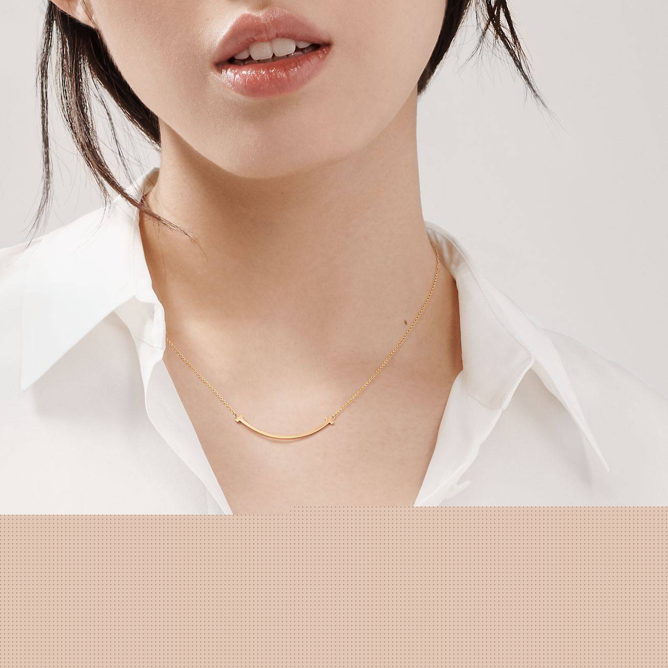 T*f*ny t smile pendant in yellow gold, small