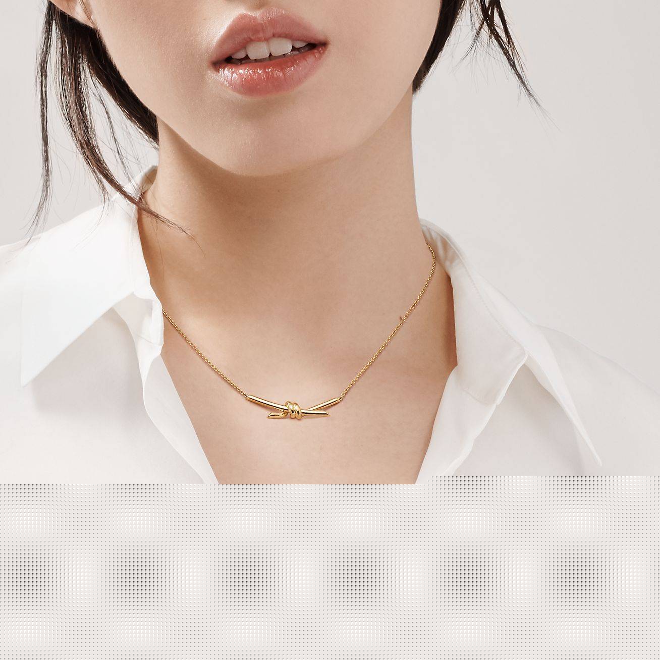T*f*ny knot pendant in yellow gold