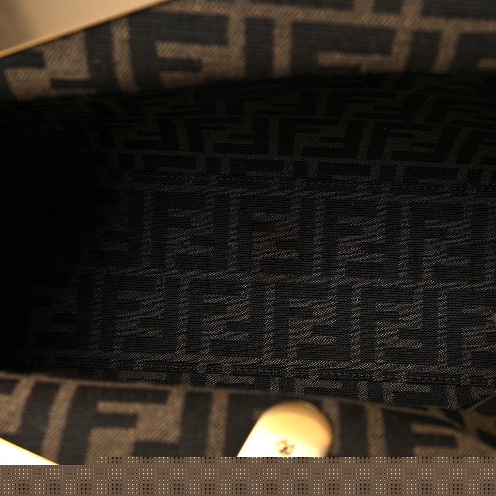 F**di shiny nappa medium F**di first caramello (30*25*10cm)